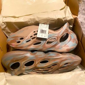 Yeezy Foam Runner Sand Grey